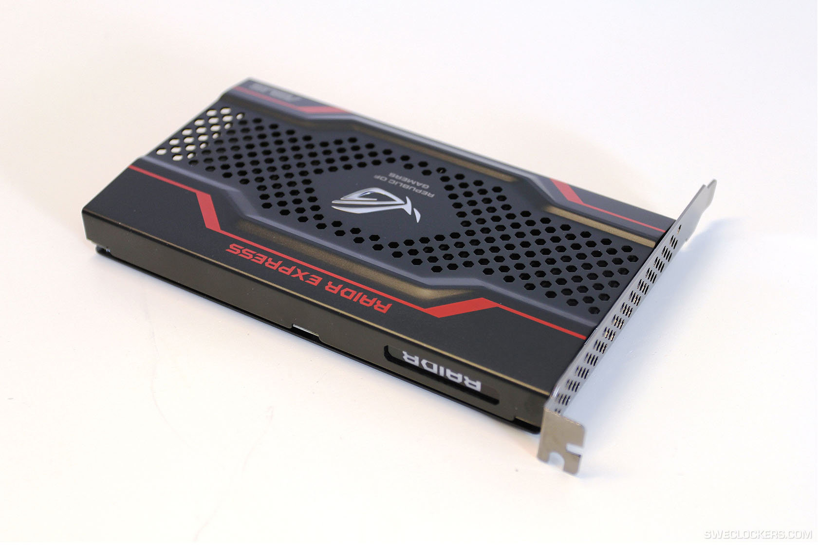 ASUS ROG RAID SSD 01
